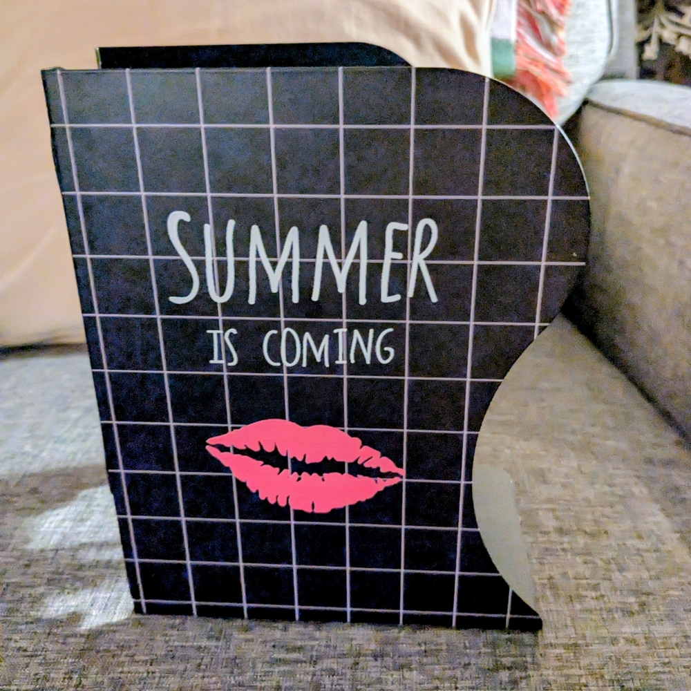 Multi-Purpose Black And Pink Lips Metal Decorative Bookend/Organizer.